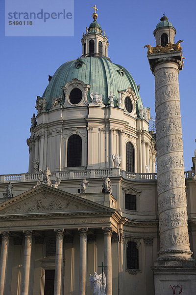 Österreich  Wien  Blick auf St. Charles Borromeo und Karlskirche