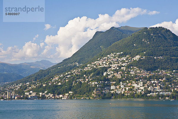 Schweiz  Tessin  Blick auf Lugano Stadt mit Luganer See