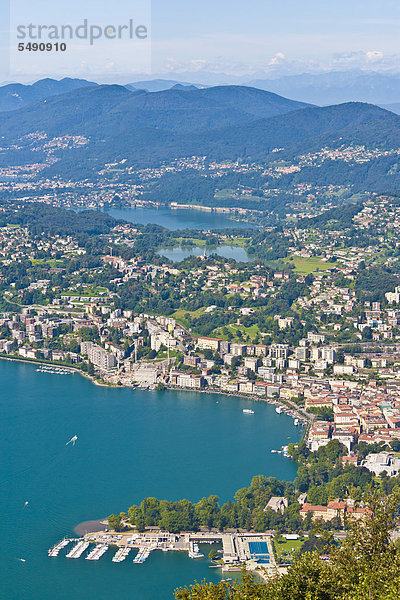 Schweiz  Tessin  Blick auf Lugano Stadt mit Luganer See