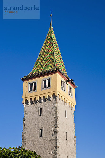 Deutschland  Bayern  Lindau Blick auf den Mangturm am Hafen