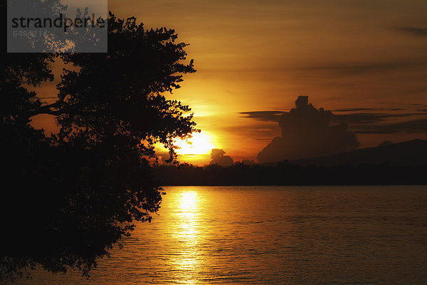 Indonesien  Lombock  Gili-Trawangan  Blick auf den Strand bei Sonnenaufgang