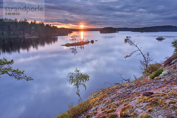 Sonnenuntergang am See Stora Trehörningen  Tiveden Nationalpark  Schweden  Skandinavien  Europa