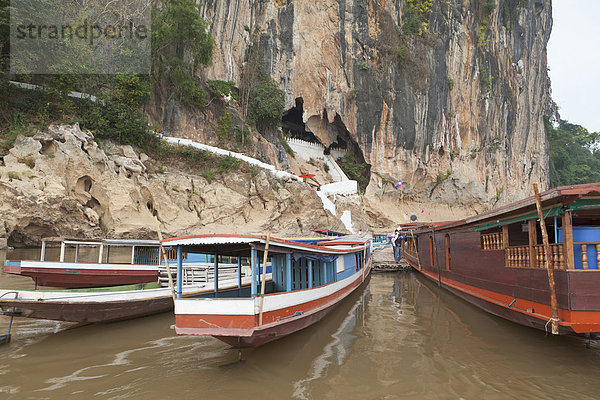 Boot Fluss frontal Fähre Höhle Heiligkeit vorwärts Südostasien Laos Luang Prabang