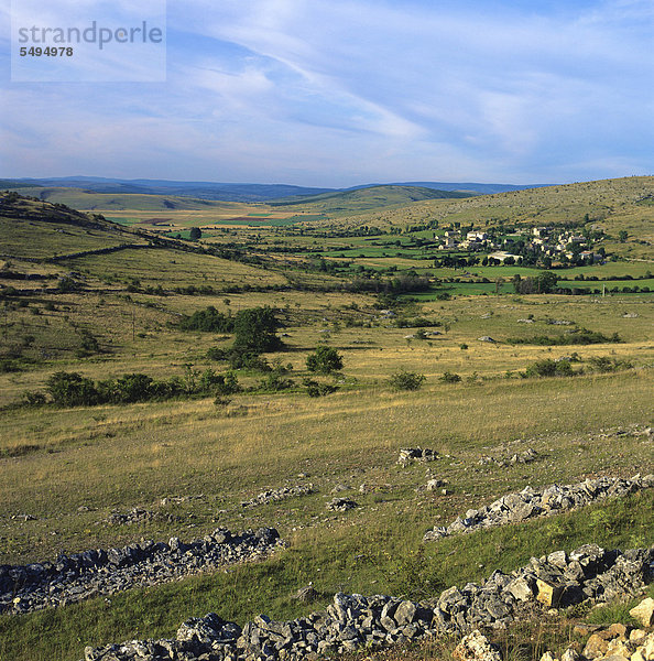 Arid Plateau  Causses Kalk-Hochebenen  LozËre  Frankreich  Europa