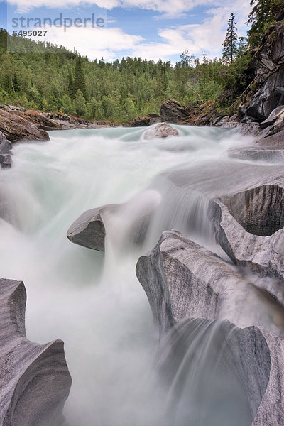 Marmorslottet  das Marmorschloss am Glomåga Fluss  Nordland  Norwegen  Skandinavien  Europa