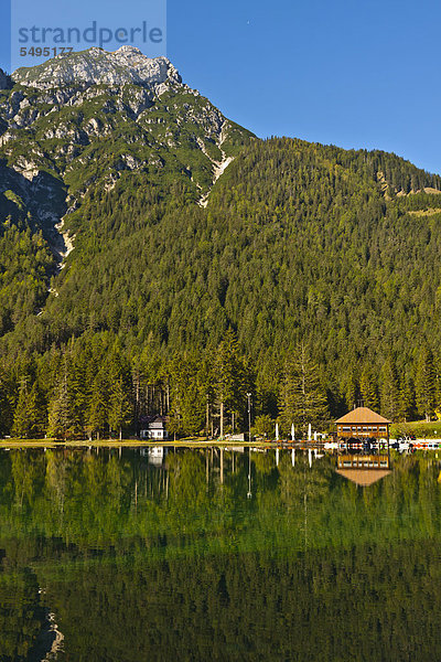 Lago di Dobbiaco  Toblacher See  Dolomiten  Südtirol  Italien  Europa