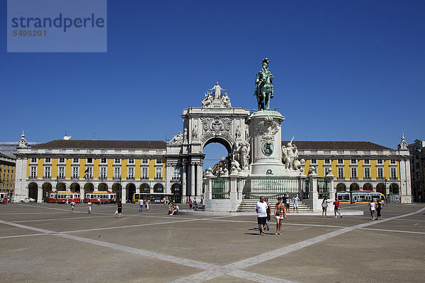 Reiterstatue König Josef I. mit Arco da Rua Augusta  Praça  Praca do Comercio  Stadtviertel Baixa  Lissabon  Portugal  Europa