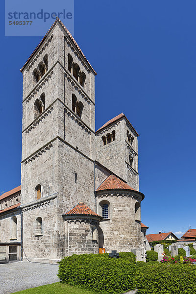 Basilika St. Michael von 1180  spätromanischer Tuffsteinbau  Altenstadt  Oberbayern  Bayern  Deutschland  Europa