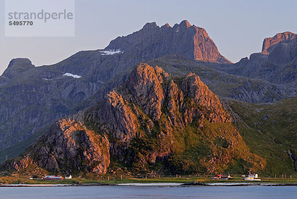 Berge  Vareid  Fredvang  Insel Flakstad¯ya  Flakstadoya  Lofoten  Nordland  Norwegen  Europa