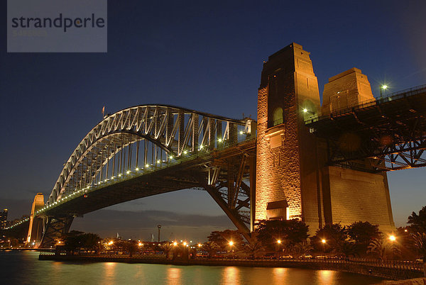Sydney Harbour Bridge bei Nacht  Sydney  New South Wales  Australien