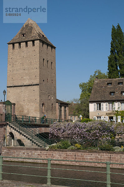 Brückenturm  Mauer-Brücke  Die gedeckten Brücken  Ill  historische Altstadt  Unesco-Weltkulturerbe  Straßburg  Elsaß  Frankreich  Europa  ÖffentlicherGrund