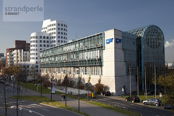 WDR Landesstudio und Gehry-Bauten  Neuer Zollhof  Medienhafen  Landeshauptstadt Düsseldorf  Rheinland  Nordrhein-Westfalen  Deutschland  Europa  ÖffentlicherGrund