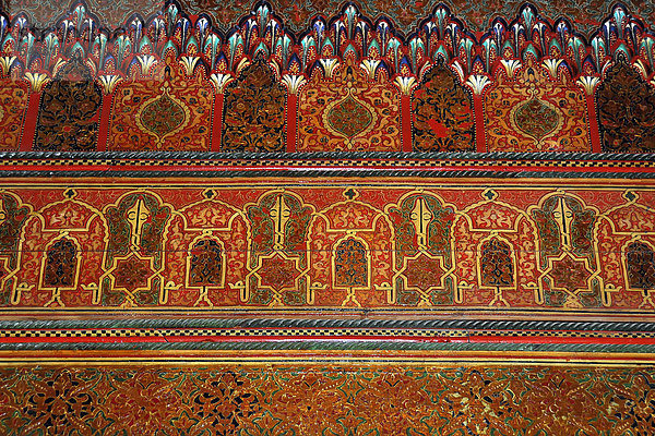 Verzierte Wand  bemalte Tropfsteinverzierungen  Palais de la Bahia  Medina  Marrakesch  Marokko  Afrika