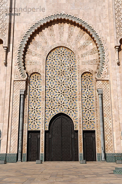 Eingangstor der Hassan-II.-Moschee  Grande MosquÈe Hassan II.  in Casablanca  Marokko  Nordafrika  Afrika