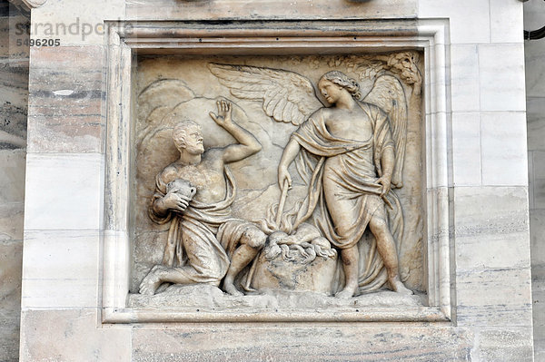 Relief  Außenfassade Mailänder Dom  Duomo  Baubeginn 1386  Fertigstellung 1858  Mailand  Milano  Lombardei  Italien  Europa  ÖffentlicherGrund