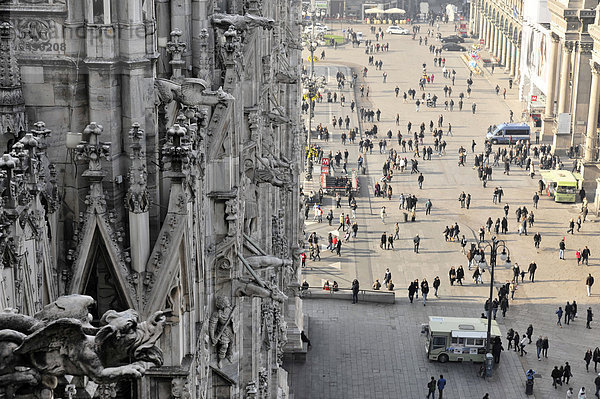 Ausblick vom Dach  Mailänder Dom  Duomo  Baubeginn 1386  Fertigstellung 1858  Mailand  Milano  Lombardei  Italien  Europa