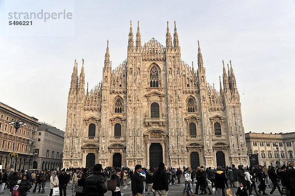 Mailänder Dom  Duomo  Baubeginn 1386  Fertigstellung 1858  Mailand  Milano  Lombardei  Italien  Europa  ÖffentlicherGrund