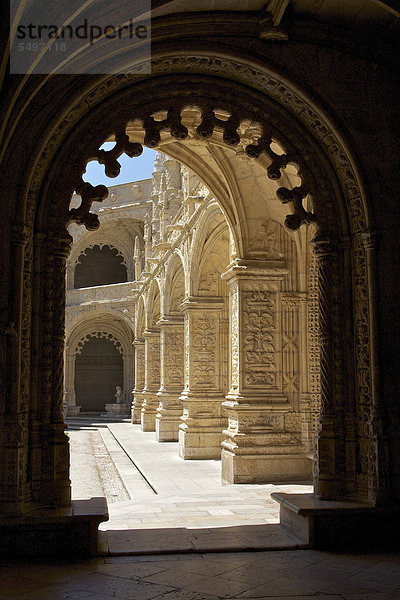 Kreuzgang in der Klausur  Claustro  des Mosteiro dos Jeronimos  Hieronymus-Kloster  UNESCO Weltkulturerbe  Spätgotik  Manuelinik  Belem  Lissabon  Portugal  Europa
