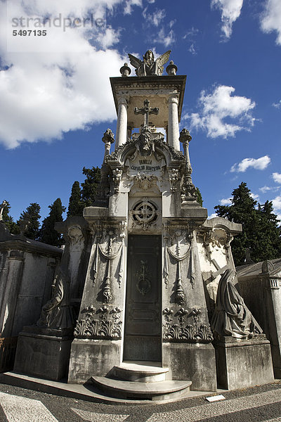 Mausoleum auf dem Friedhof CemitÈrio dos Prazeres  Lissabon  Portugal  Europa