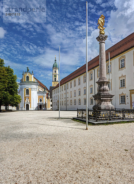 Kloster Ochsenhausen  mit Klosterkirche St. Georg  Ochsenhausen  Landkreis Biberach  Oberschwaben  Baden-Württemberg  Deutschland  Europa