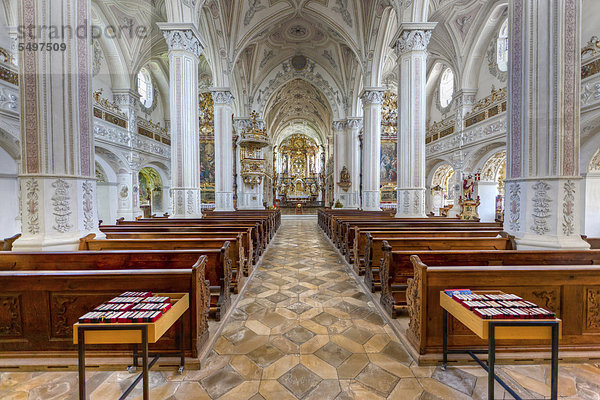 Pfarrkirche St. Salvator und Heilig Kreuz  ehemalige Augustiner-Chorherren-Stiftskirche  Polling  Oberbayern  Bayern  Deutschland  Europa