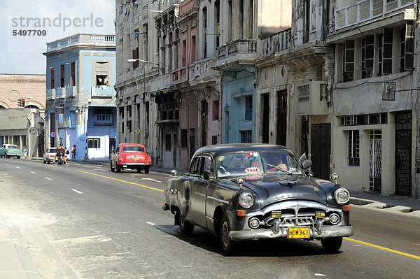 Havanna  Hauptstadt  Amerika  Auto  fahren  Großstadt  schwarz  Taxi  Karibik  Mittelamerika  fünfziger Jahre  50er  Klassisches Konzert  Klassik  Kuba  Große Antillen