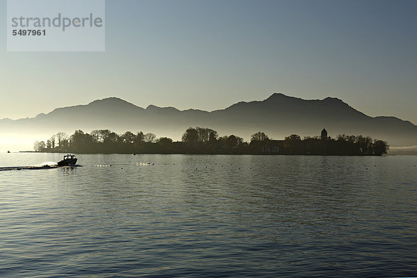 Fraueninsel im frühen Morgenlicht  Chiemsee  Chiemgau  Oberbayern  Bayern  Deutschland  Europa