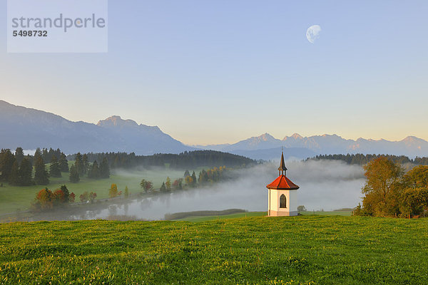 Kapelle am Hegratsrieder See bei Füssen  Mond  digitales Composing  Allgäu  Bayern  Deutschland  Europa