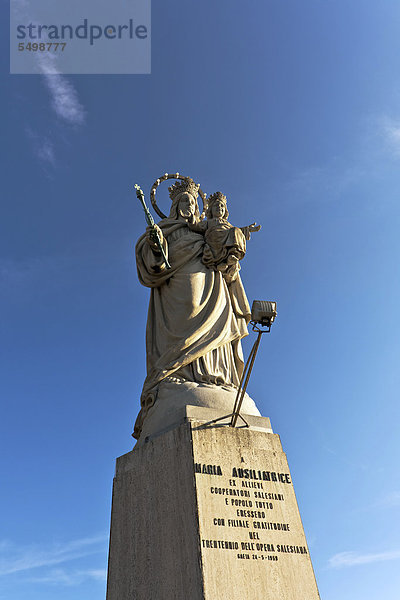 Statue der Jungfrau Maria auf dem Gipfel des Monte Orlando  Gaeta  Region Latium  Lazio  Italien  Europa