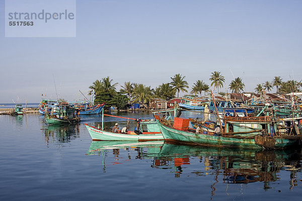 Hafeneinfahrt von Doung Dong Town auf der Insel Phu Quoc  Vietnam  Südostasien