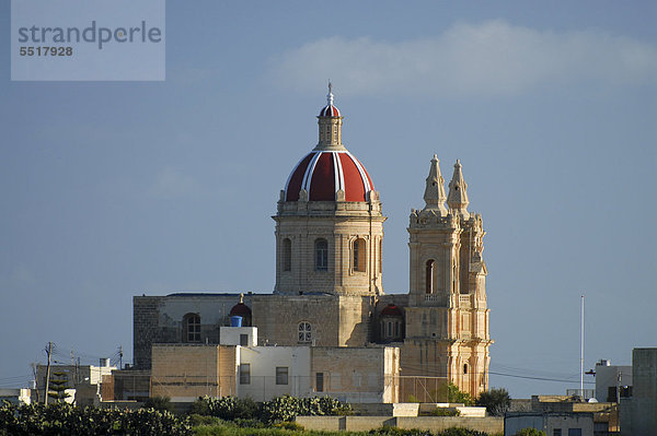 Kirche von Gharb mit roter Kuppel  Ghasri  Gozo  Malta  Europa