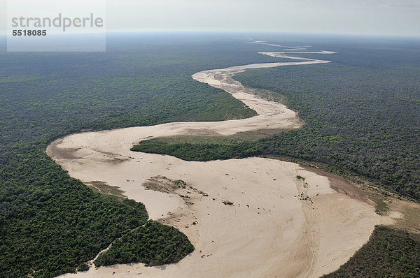 Luftaufnahme  ausgetrocknetes Flussbett und Trockenwald Gran Chaco  Salta  Argentinien  Südamerika