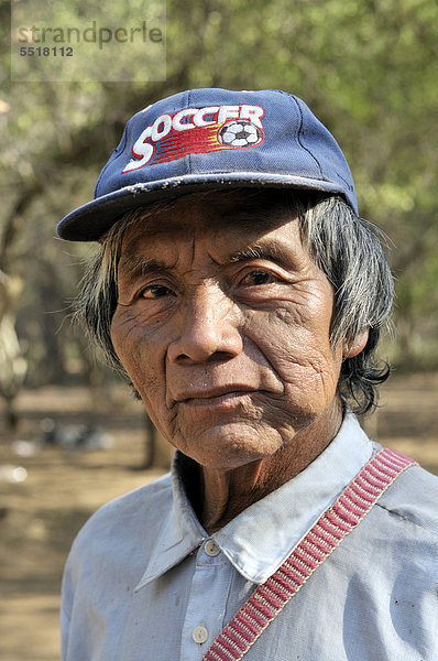 Portrait eines indigenen Mannes vom Volk der Wichi  San JosÈ  Gran Chaco  Salta  Argentinien  Südamerika