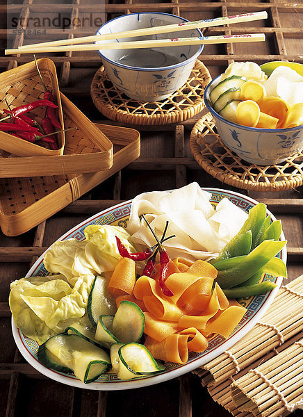 Süß-sauer eingelegtes Gemüse  kalte Vorspeise  China  Rezept gegen Gebühr erhältlich