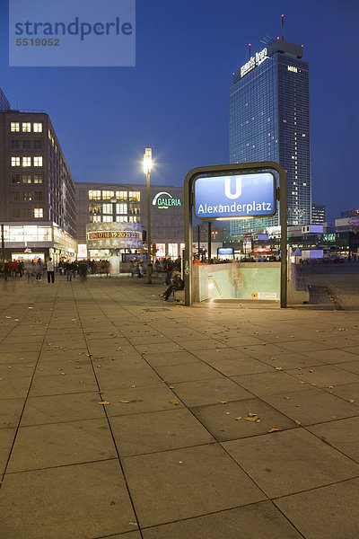 Alexanderplatz  Eingang zum U-Bahnhof  Berlin  Deutschland  Europa