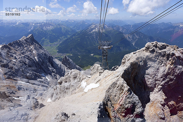 Europa frontal Zug Ansicht Gondel Gondola Zugspitze Bayern Deutschland Haltestelle Haltepunkt Station