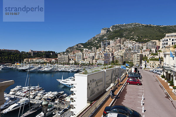 Blick von der Ave de Ostende auf den Hafen und Monte Carlo  Fürstentum Monaco  Europa  ÖffentlicherGrund