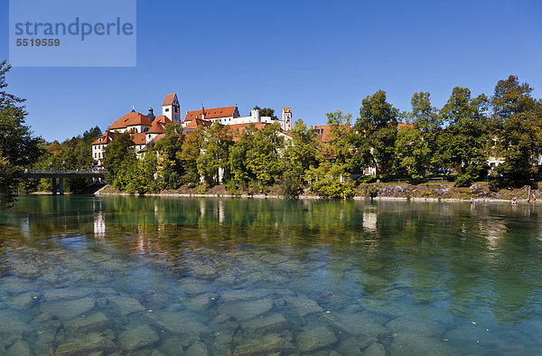 Das Kloster Sankt Mang  ehemaliges Kloster der Benediktiner in der Diözese Augsburg  Fluss Lech  Füssen  Ostallgäu  Allgäu  Schwaben  Bayern  Deutschland  Europa  ÖffentlicherGrund