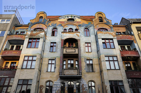 Berlin Hauptstadt Europa Wohnhaus streichen streicht streichend anstreichen anstreichend Deutschland Kreuzberg