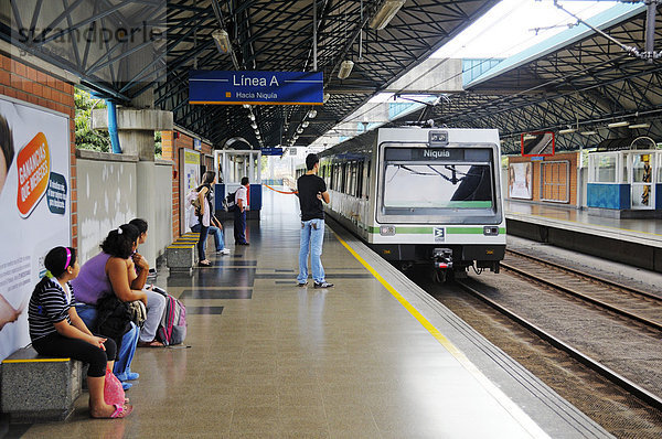 U-Bahn Station  Gesellschaft Metro de Medellin  Medellin  Kolumbien  Südamerika  Lateinamerika  Amerika