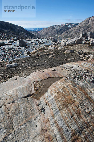 Felsen  Gesteinsstrukturen und Geröll  am Mittivakkat-Gletscher  Halbinsel Ammassalik  Ostgrönland  Grönland
