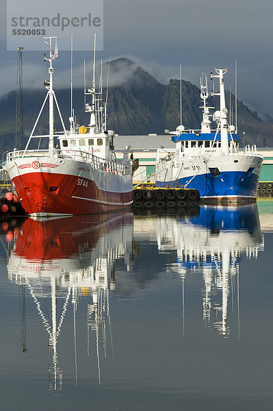 Schiffe  Hafen  Höfn  Ostisland  Island  Europa