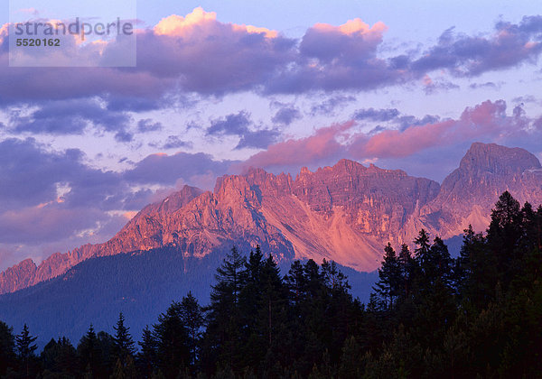 Latemar  Latemarstock bei Sonnenuntergang  Dolomiten  Südtirol  Italien  Europa