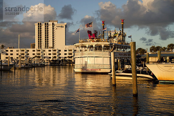 Ausflugsboot und Flussdampfer Jungle-Queen im Yachthafen von Fort Lauderdale  Broward County  Florida  USA