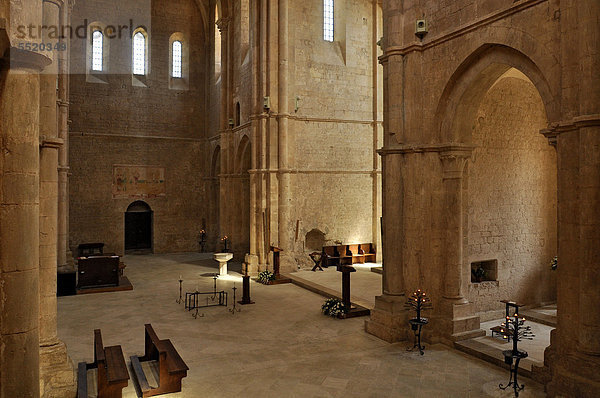Querschiff und Vierung der gotischen Klosterbasilika der Zisterzienserabtei Fossanova bei Priverno  Latium  Italien  Europa