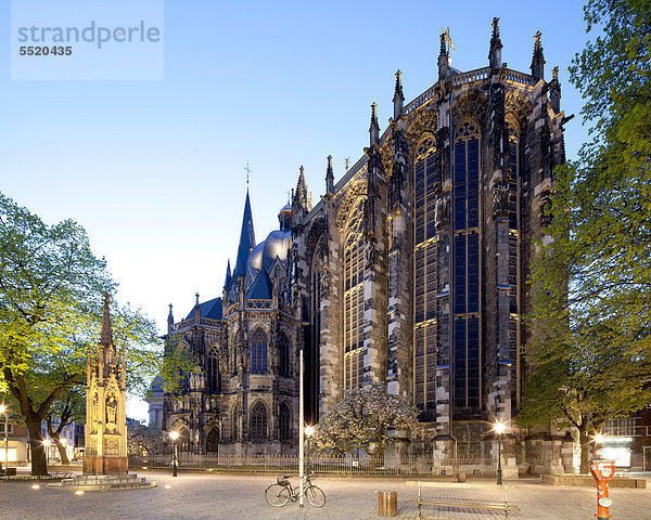 Aachener Dom  Kaiserdom  UNESCO Weltkulturerbe  Aachen  Nordrhein-Westfalen  Deutschland  Europa  ÖffentlicherGrund