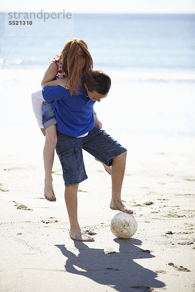 Strand  Fußball  spielen