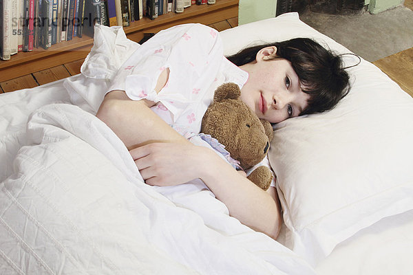 Frau  umarmen  Bett  Teddy  Teddybär