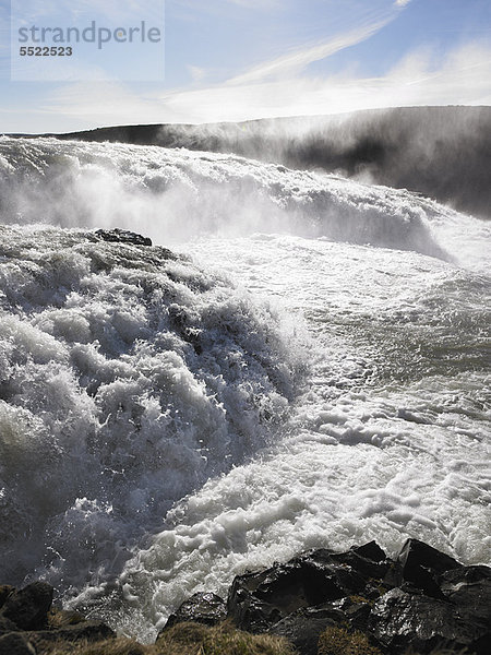 Felsbrocken über Hektik Druck hektisch Fluss