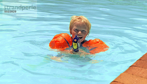 Wasser Junge - Person Schwimmbad spielen